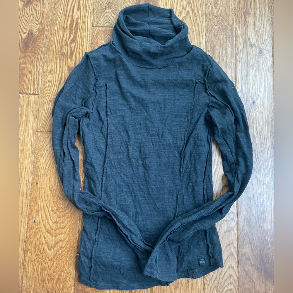 Free People Everyday Layering Long Sleeve Tee Ebony color (charcoal)
